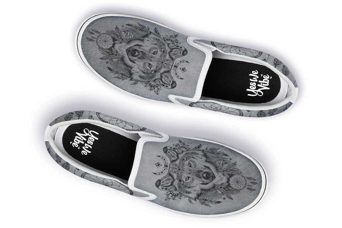 Bohemian Wolf Light Gray