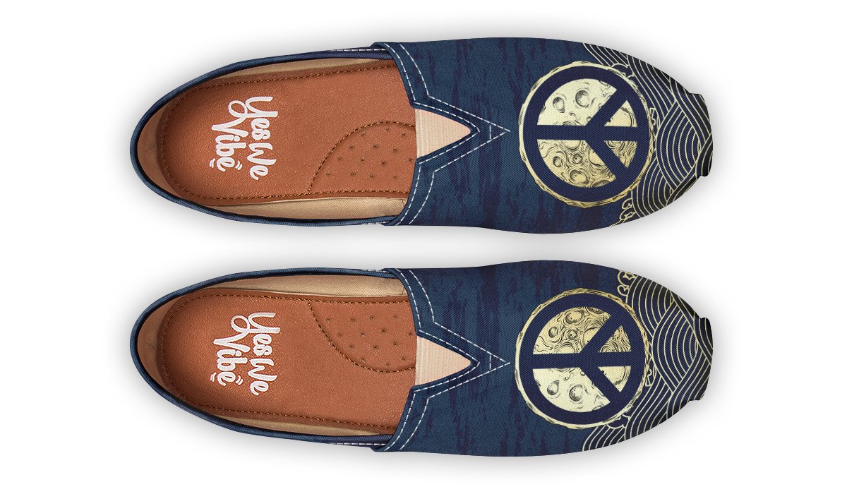 Peaceful Moon And Waves