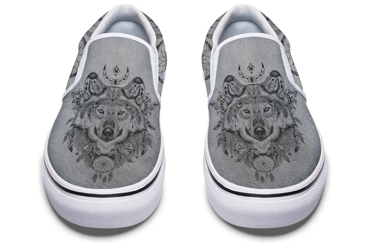 Bohemian Wolf Light Gray